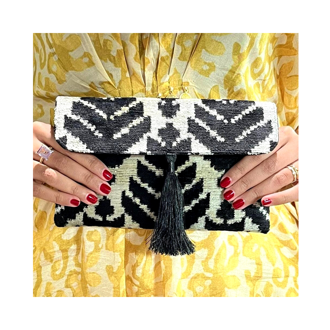 Zara Clutch Blackleaf